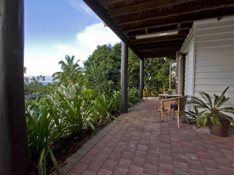 4 Justine Close, Trinity Beach QLD 4879