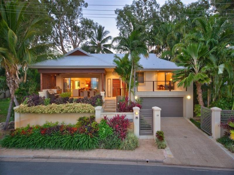 Clifton Beach QLD 4879