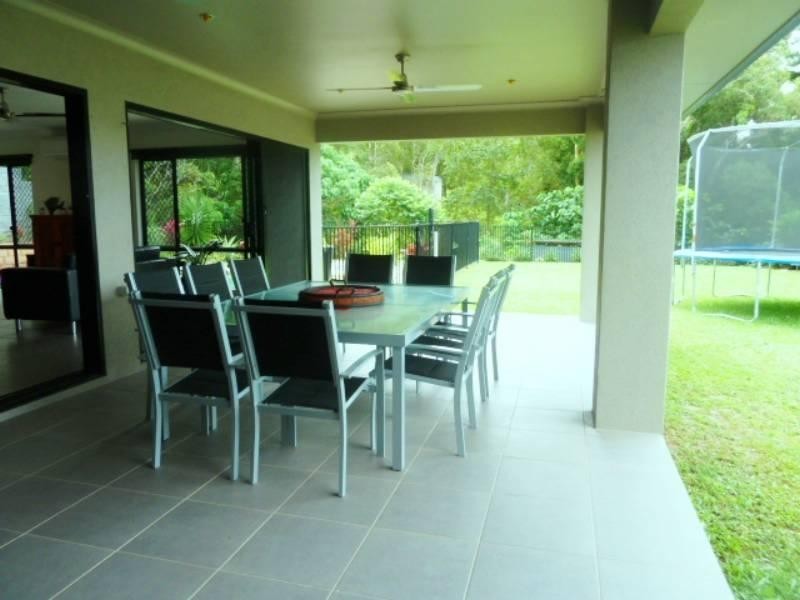 16 Retreat Close, Palm Cove QLD 4879