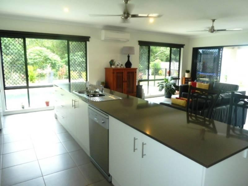 16 Retreat Close, Palm Cove QLD 4879