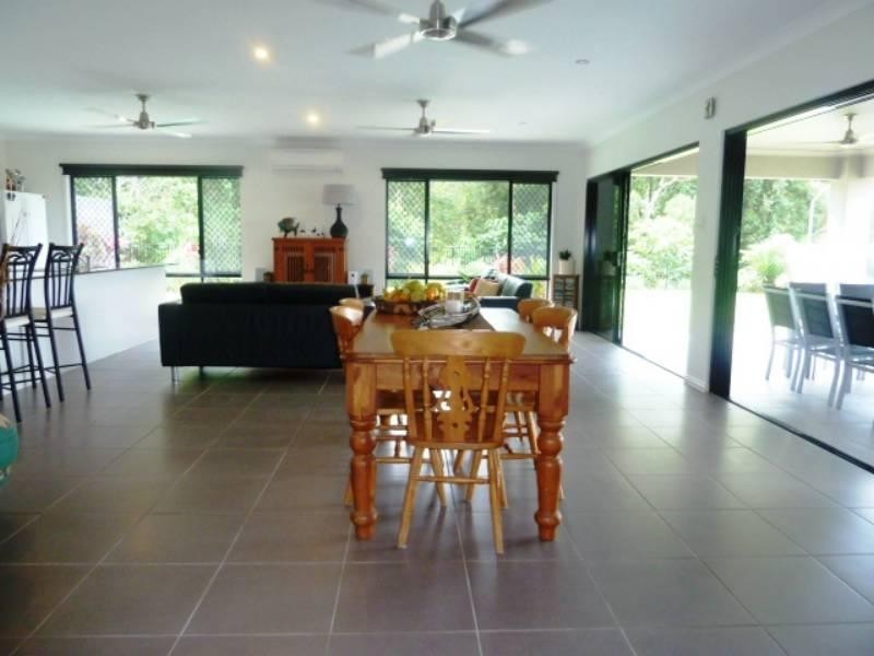 16 Retreat Close, Palm Cove QLD 4879