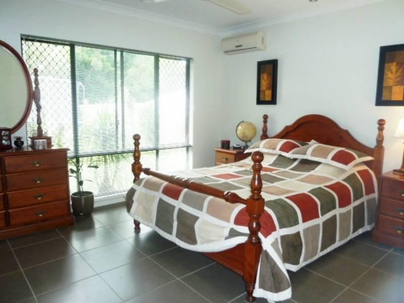 16 Retreat Close, Palm Cove QLD 4879