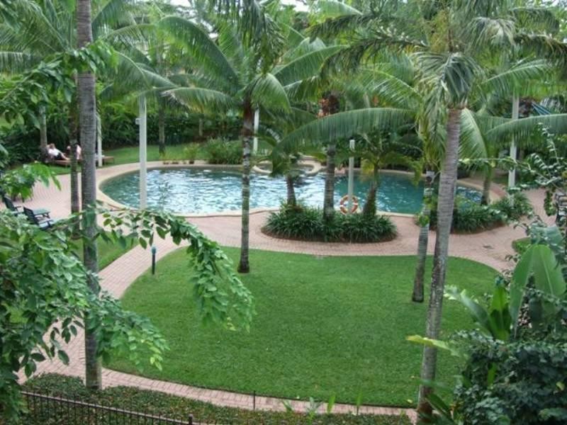 Holloways Beach QLD 4878