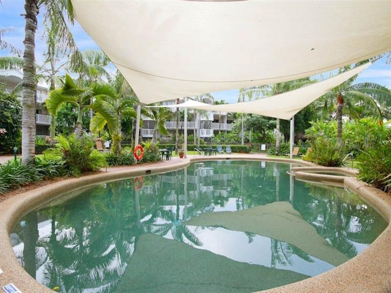 Holloways Beach QLD 4878