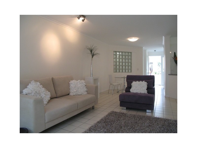 2/5 Elanda Street, Sunshine Beach QLD 4567