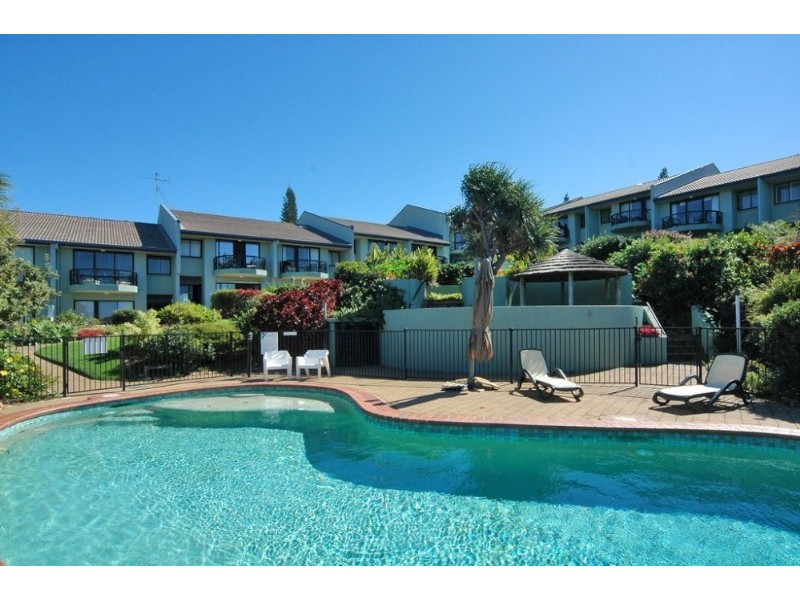 2 Orealla Crescent, Sunrise Beach QLD 4567