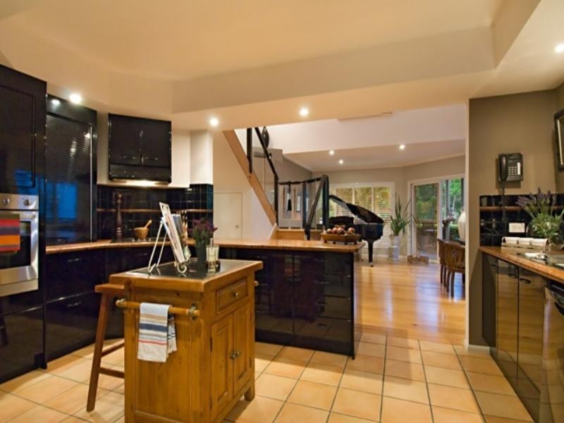 65 Lake Weyba Drive, Noosaville QLD 4566
