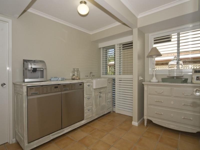 65 Lake Weyba Drive, Noosaville QLD 4566