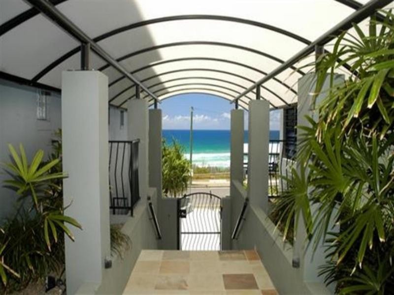 8/1-3 Tingira Crescent, Sunrise Beach QLD 4567