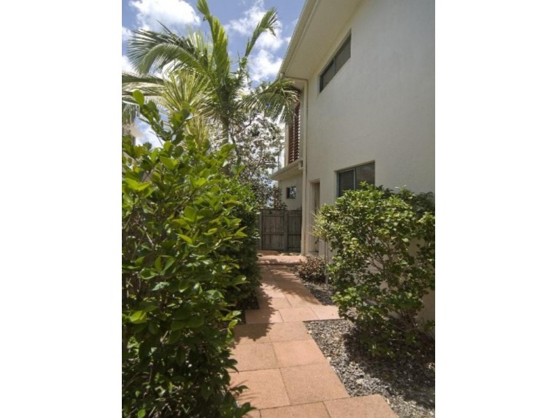 2/33 Tingira Crescent, Sunrise Beach QLD 4567