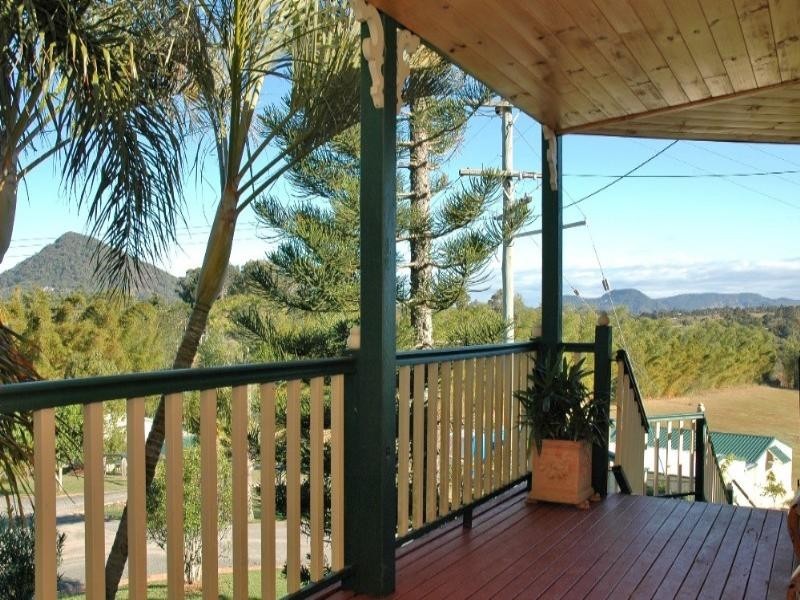 16 Hayward Road, Lake Macdonald QLD 4563