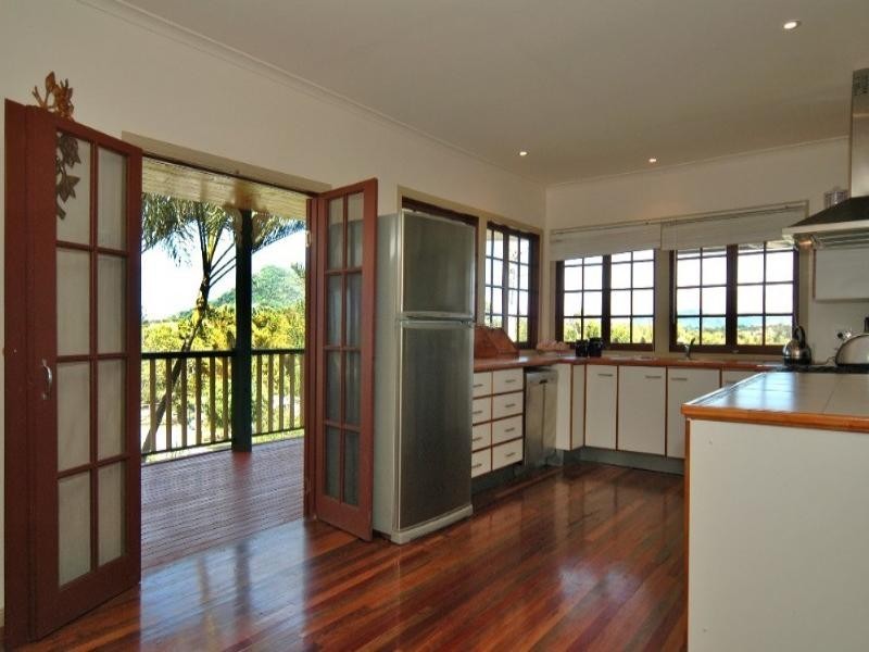 16 Hayward Road, Lake Macdonald QLD 4563