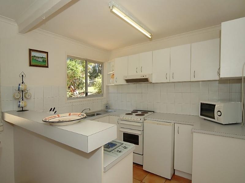 16 Hayward Road, Lake Macdonald QLD 4563