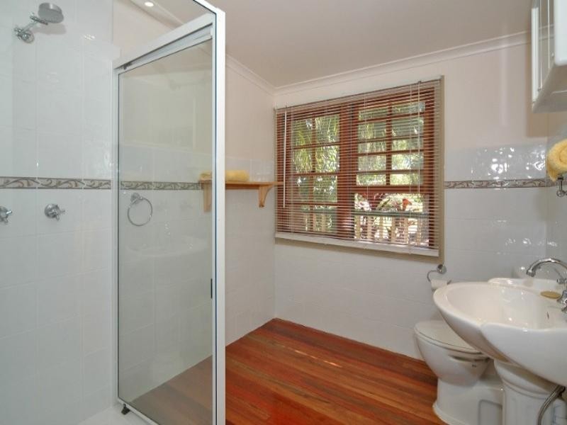 16 Hayward Road, Lake Macdonald QLD 4563