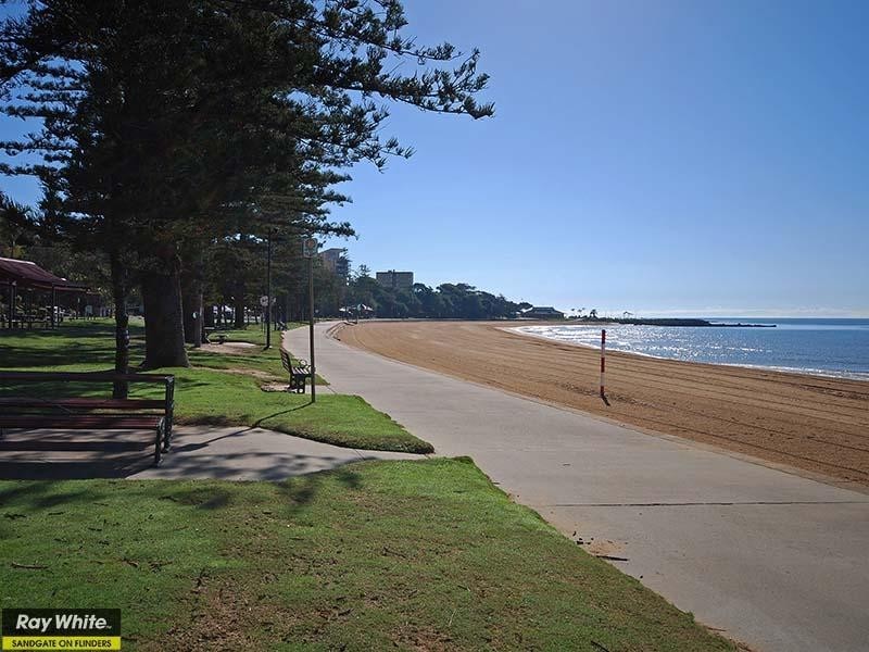 33 Marine Parade, Redcliffe QLD 4020