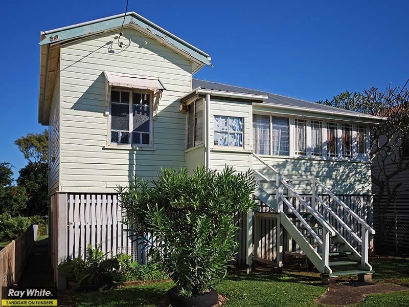 33 Marine Parade, Redcliffe QLD 4020