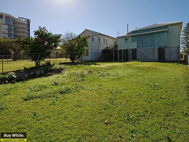 33 Marine Parade, Redcliffe QLD 4020