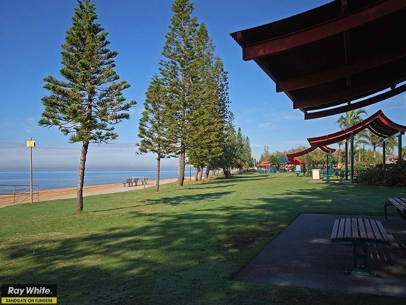 33 Marine Parade, Redcliffe QLD 4020