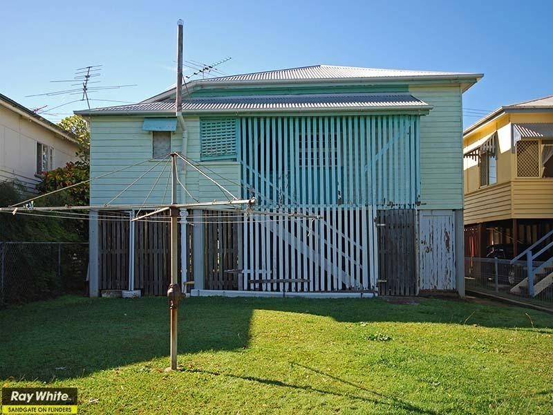 33 Marine Parade, Redcliffe QLD 4020