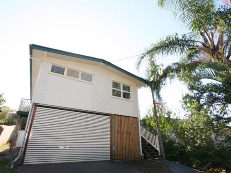 18 Agnew Street, Sandgate QLD 4017