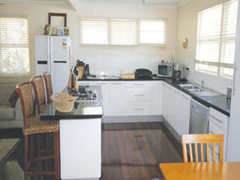 18 Agnew Street, Sandgate QLD 4017