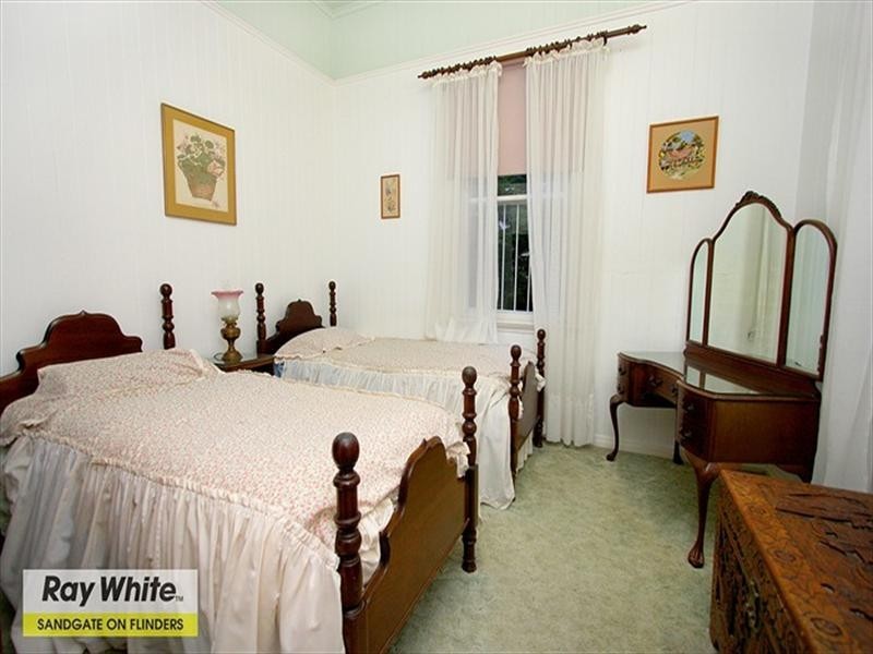 8 Signal Row, Shorncliffe QLD 4017