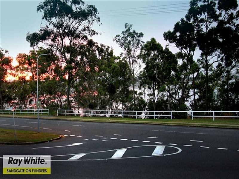 8 Signal Row, Shorncliffe QLD 4017