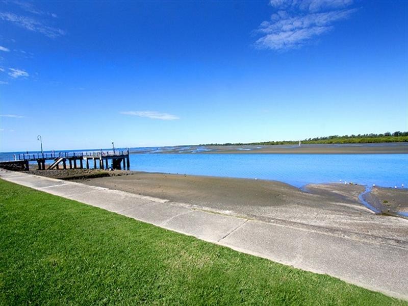 187 Rainbow Street, Sandgate QLD 4017