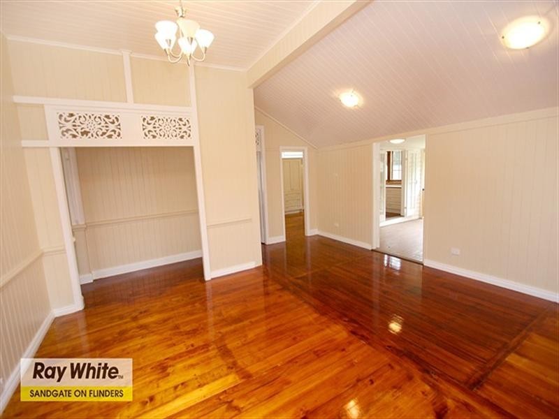 32 Wharf Street, Shorncliffe QLD 4017