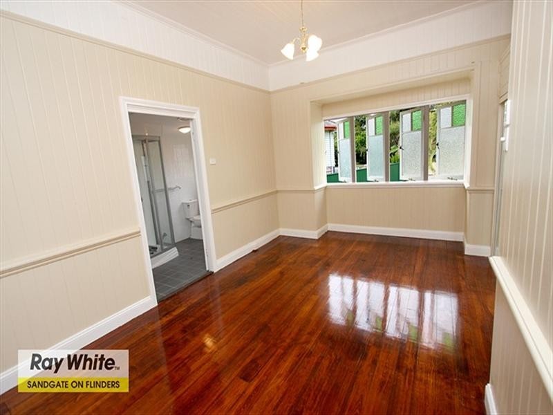 32 Wharf Street, Shorncliffe QLD 4017