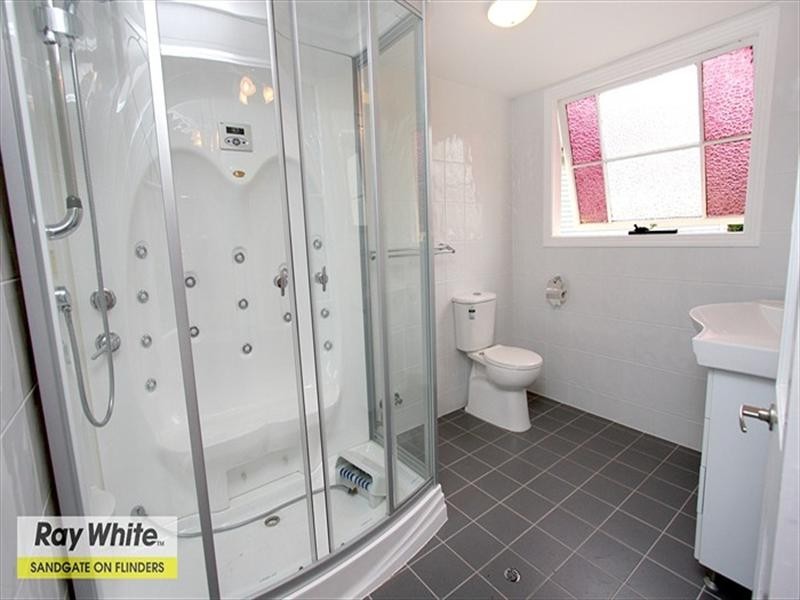 32 Wharf Street, Shorncliffe QLD 4017