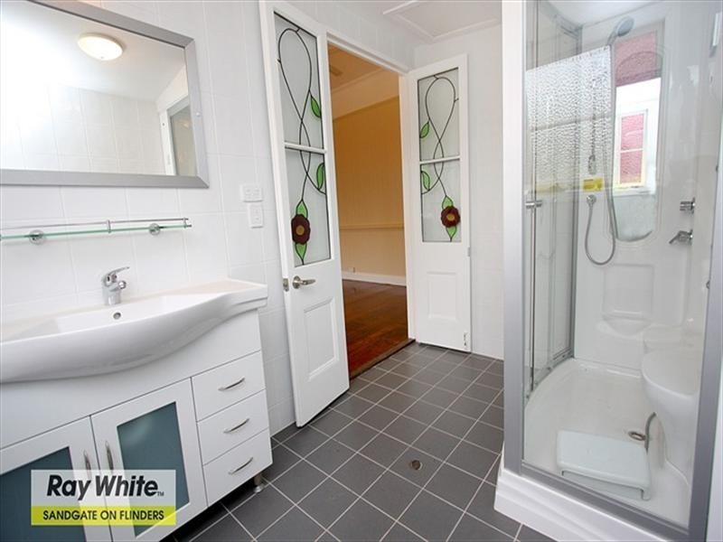 32 Wharf Street, Shorncliffe QLD 4017