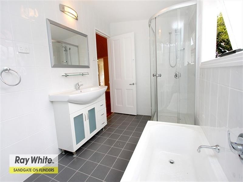 32 Wharf Street, Shorncliffe QLD 4017