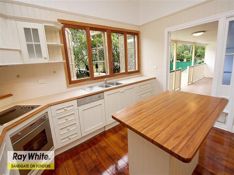 32 Wharf Street, Shorncliffe QLD 4017