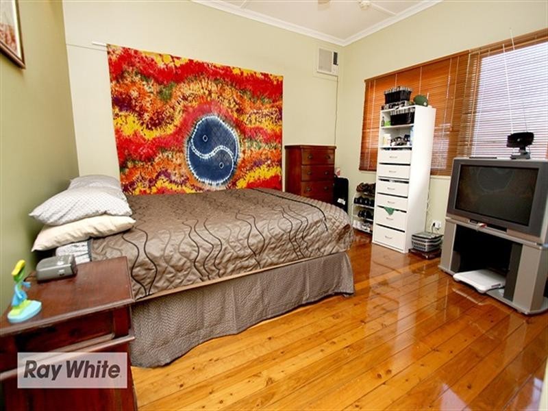 67 Nash Street, Sandgate QLD 4017