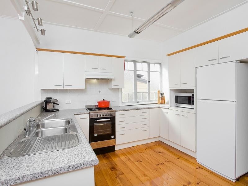 98 Clayton Street, Sandgate QLD 4017