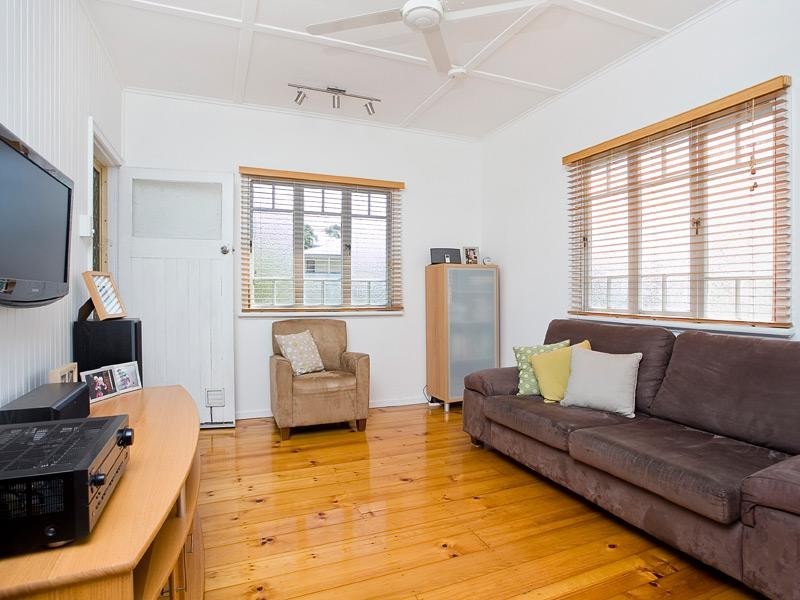 98 Clayton Street, Sandgate QLD 4017