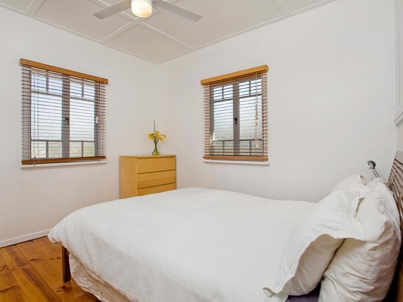 98 Clayton Street, Sandgate QLD 4017