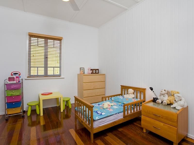 98 Clayton Street, Sandgate QLD 4017