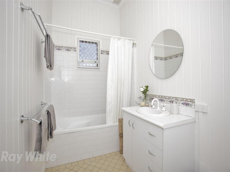 8 Lendon Street, Deagon QLD 4017