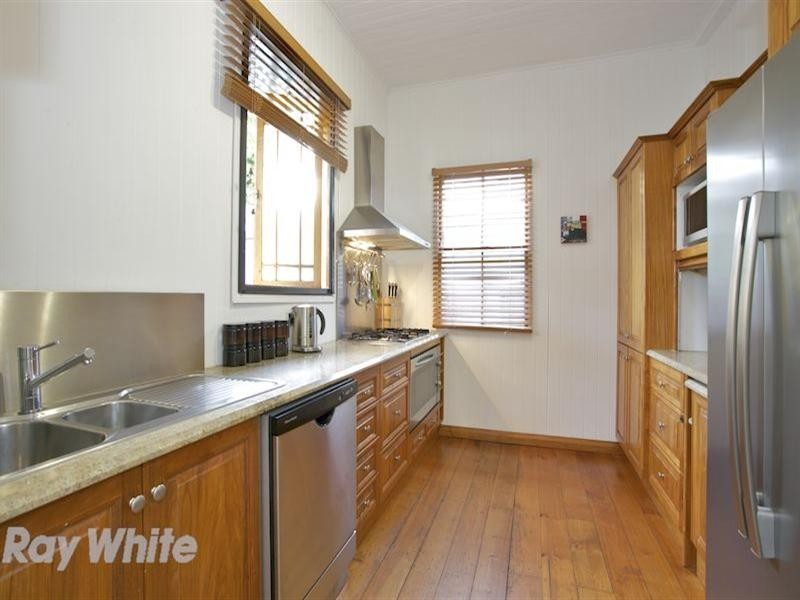 119 Yundah Street, Shorncliffe QLD 4017