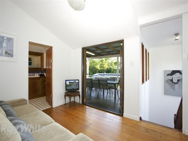 119 Yundah Street, Shorncliffe QLD 4017