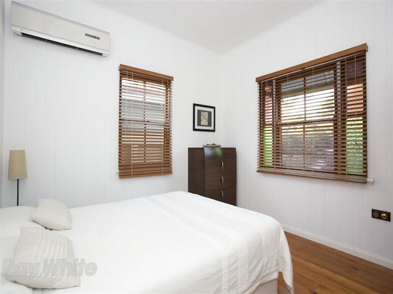 119 Yundah Street, Shorncliffe QLD 4017