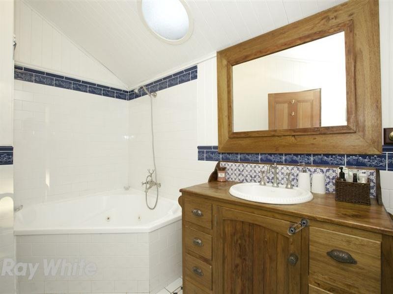 119 Yundah Street, Shorncliffe QLD 4017