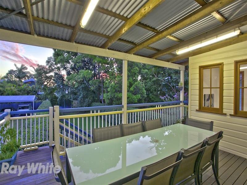 119 Yundah Street, Shorncliffe QLD 4017