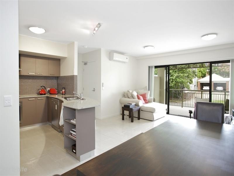 6/86 Brighton Road, Sandgate QLD 4017