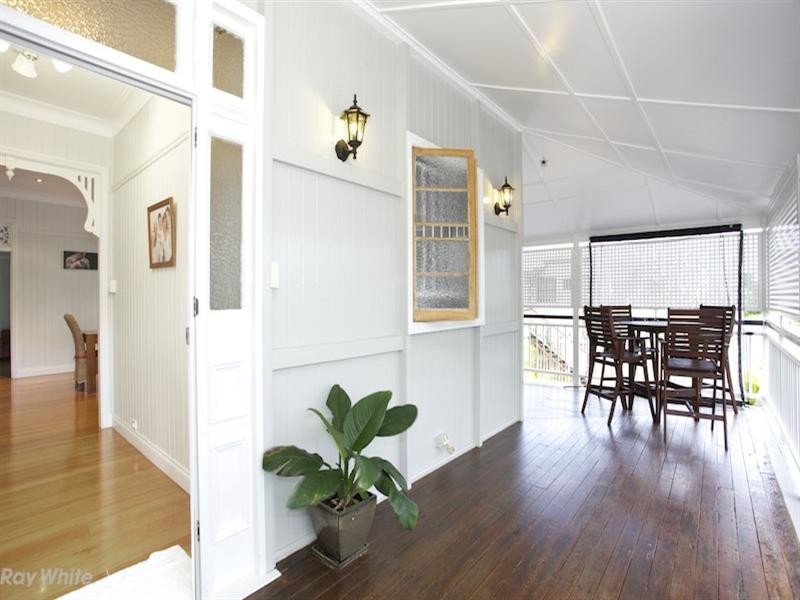 67 Palm Avenue, Shorncliffe QLD 4017