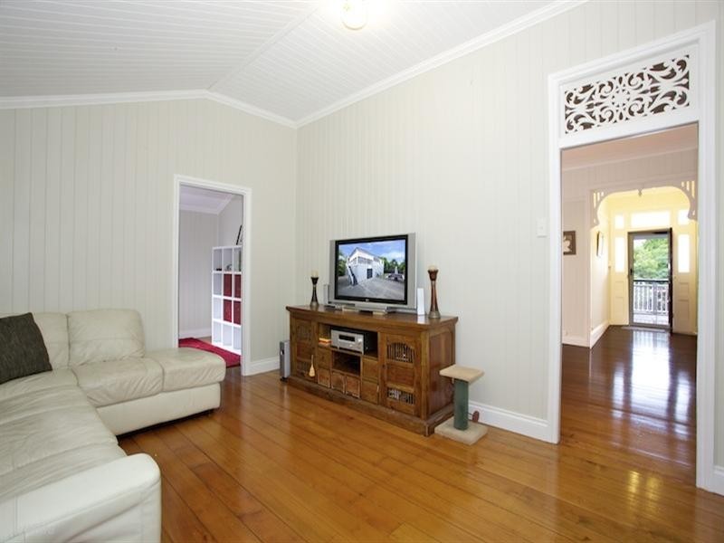 67 Palm Avenue, Shorncliffe QLD 4017