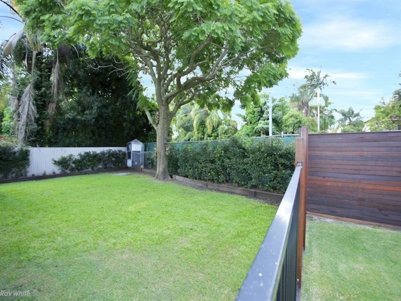 67 Palm Avenue, Shorncliffe QLD 4017