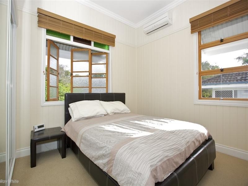 67 Palm Avenue, Shorncliffe QLD 4017